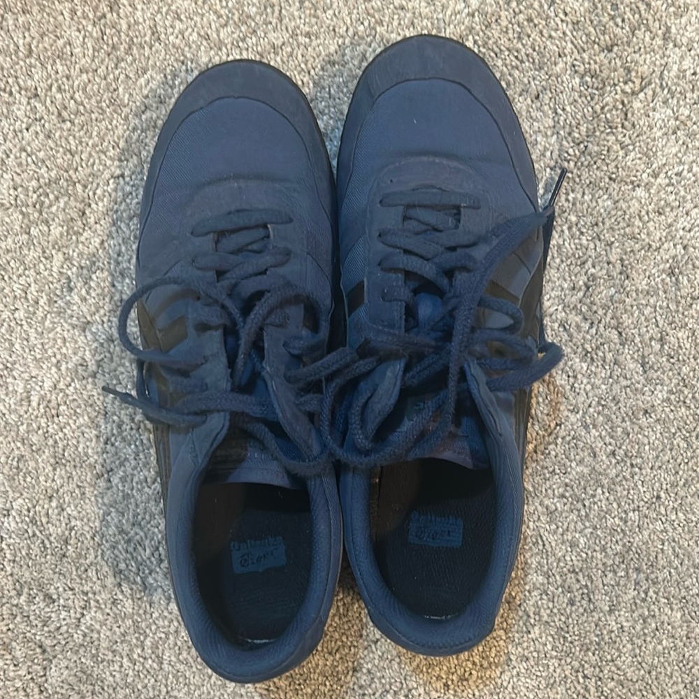 Viral Onitsuka Tiger shoes